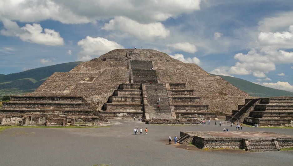 http://www.mariusztravel.com/zdjecia/meksyk/10_meksyk_teotihuacan_piramida_slonca.JPG