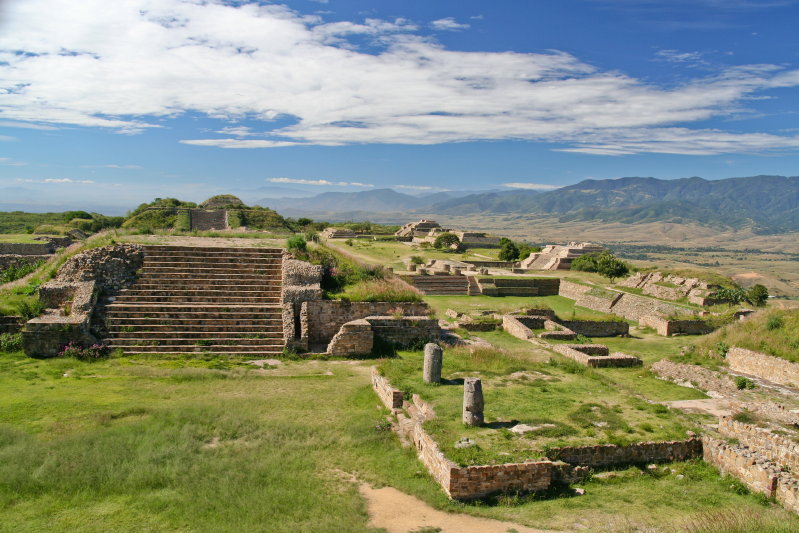 http://www.mariusztravel.com/zdjecia/meksyk/25_meksyk_monte_alban.JPG